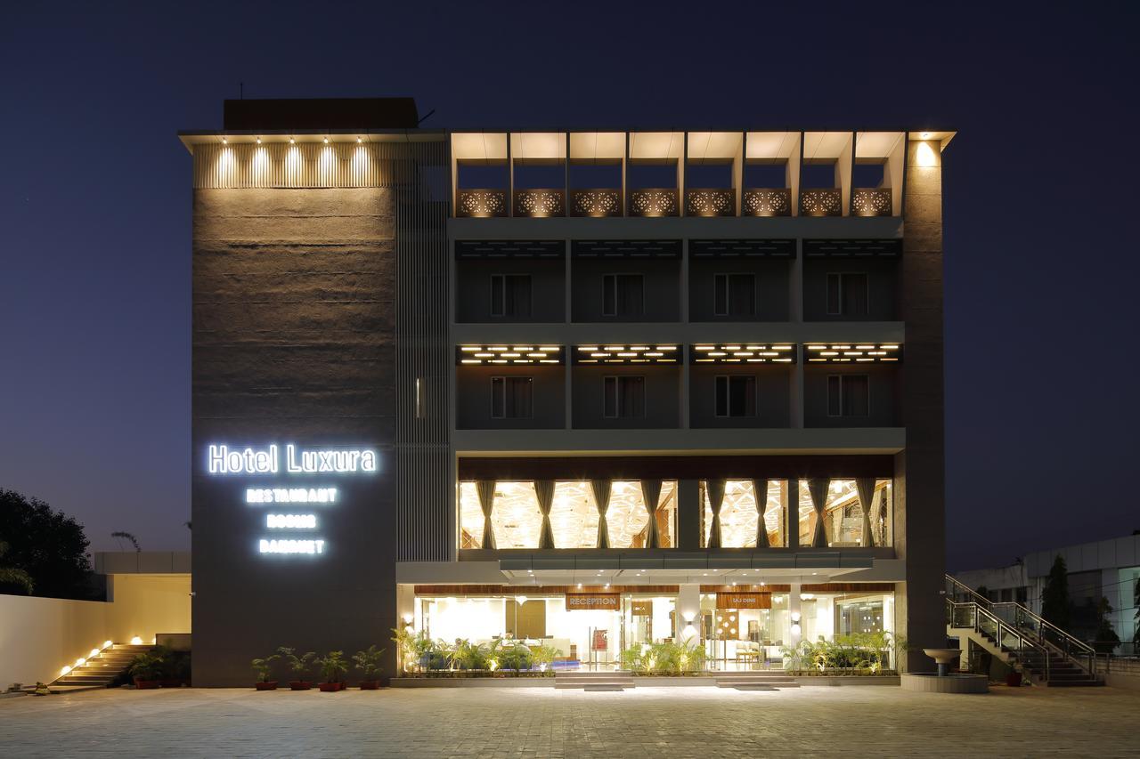 Hotel Luxura Godhra Exterior foto
